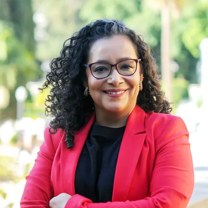 Vivian Pereira | Atendimento Presencial e Online - Sobre Mim